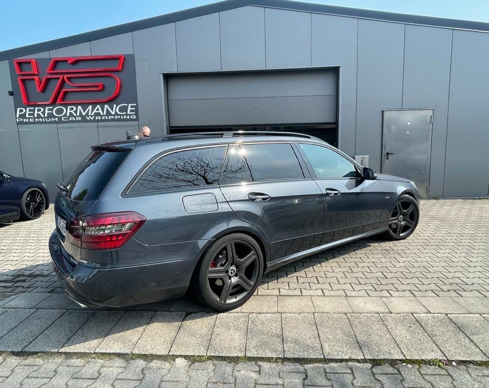 Scheibentönung bei einem Mercedes bei VS Performance in Rheine